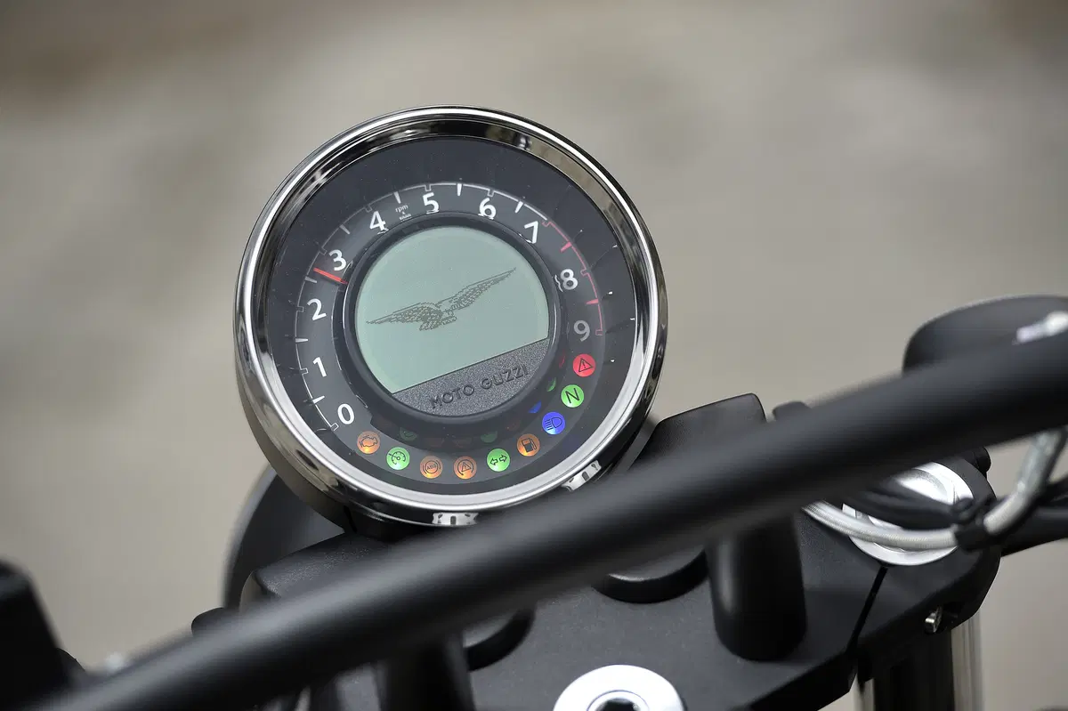 Moto Guzzi Audace (5)