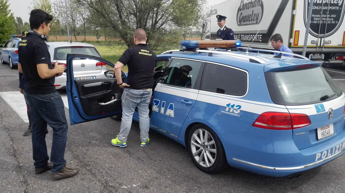 Polizia stradale in azione: sicurezza stradale e guida sicura con Moto.it (6)