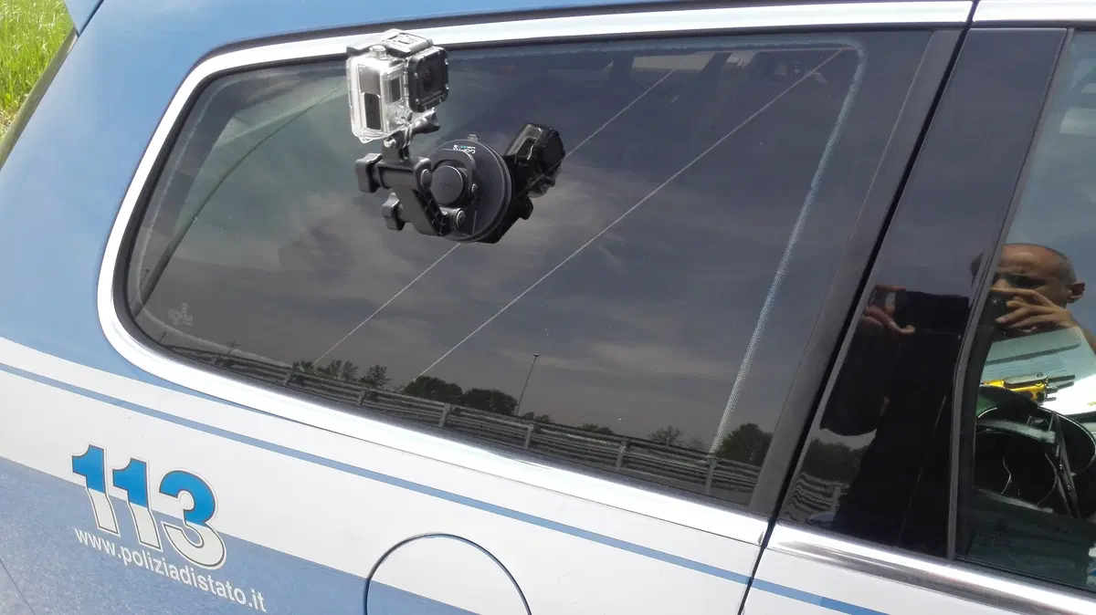 Polizia stradale in azione: sicurezza stradale e guida sicura con Moto.it (4)