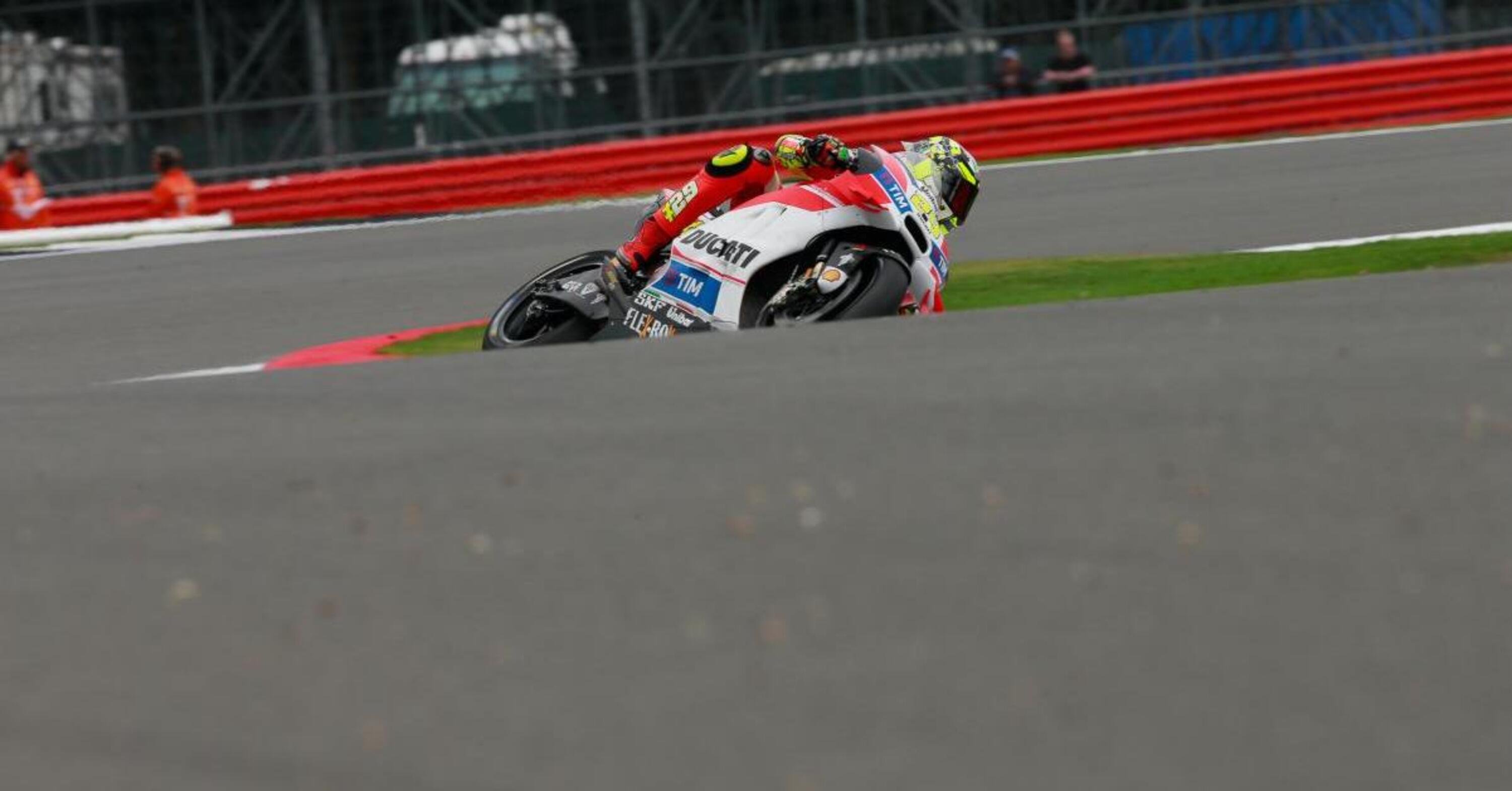 MotoGP. Iannone segna il miglior tempo nelle FP2 a Silverstone