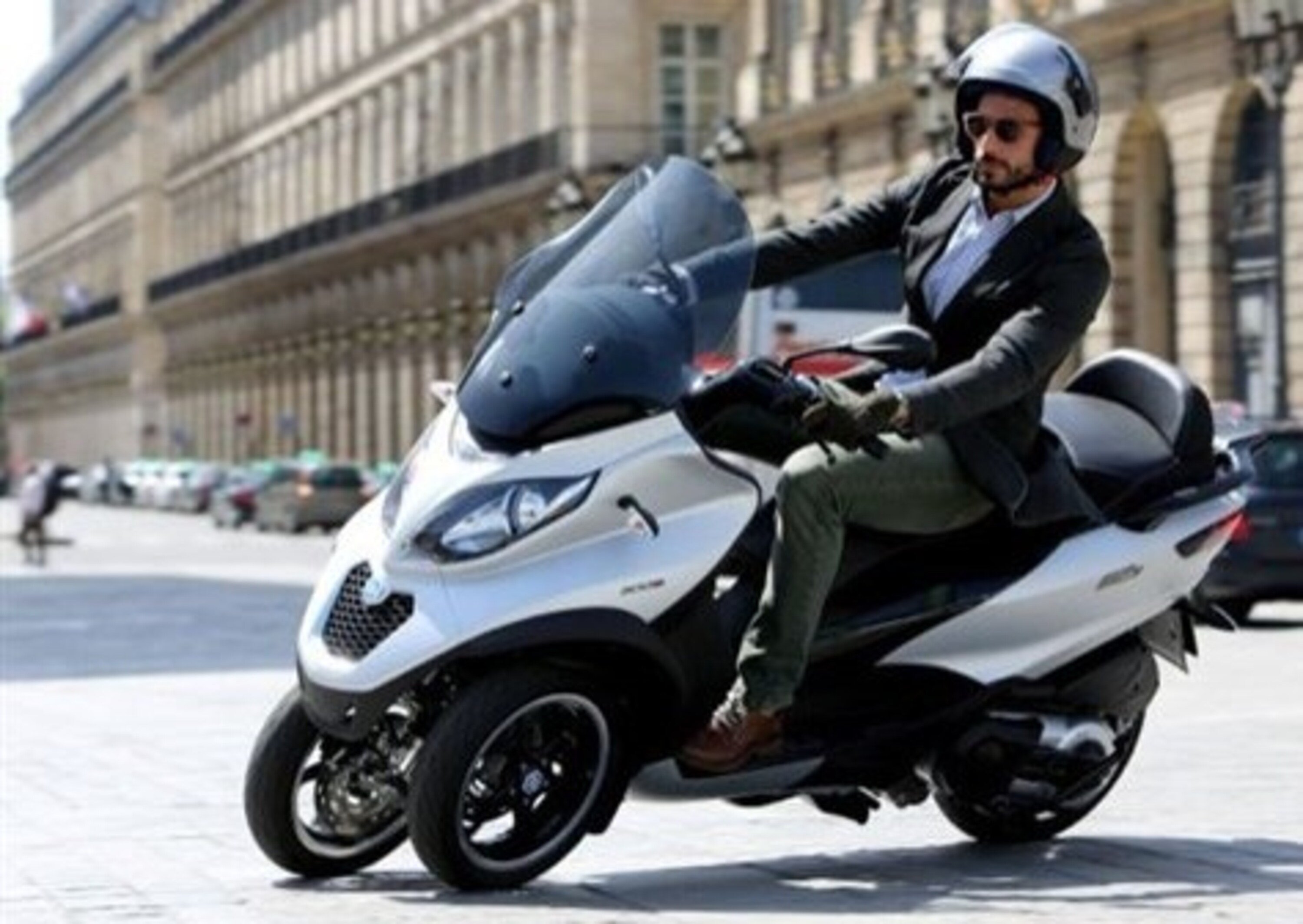 Enjoy, lo scooter sharing parte a Milano con MP3