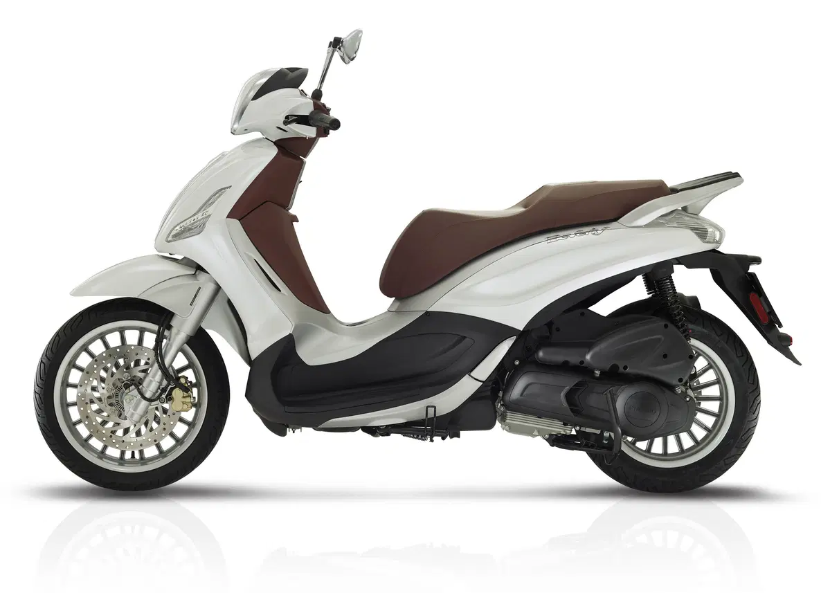 Piaggio Beverly: ora Euro 4, ABS e ASR di serie e nuovi colori