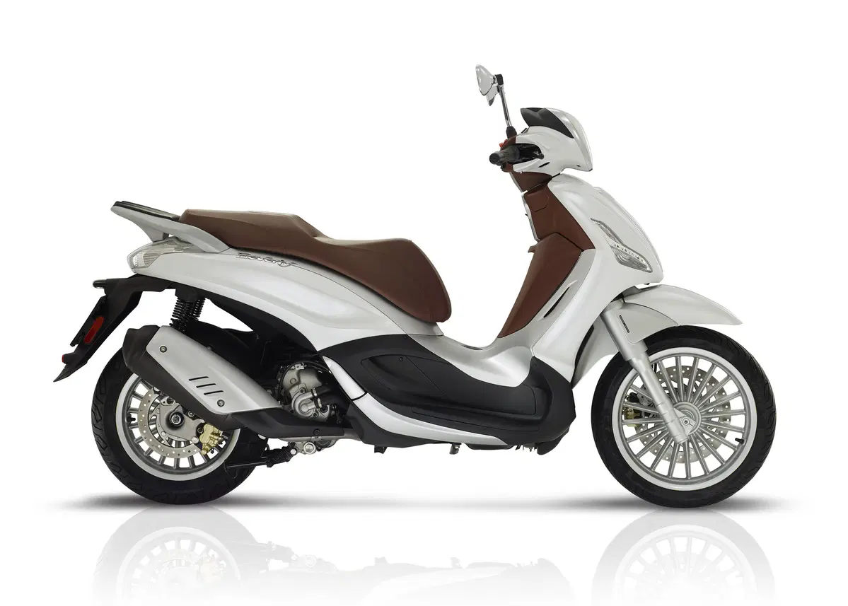 Piaggio Beverly: ora Euro 4, ABS e ASR di serie e nuovi colori (2)