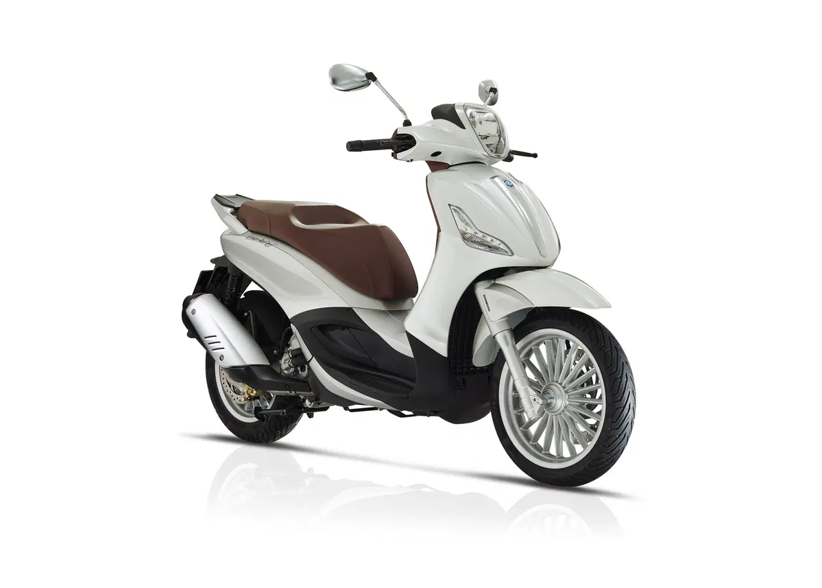 Piaggio Beverly: ora Euro 4, ABS e ASR di serie e nuovi colori (14)