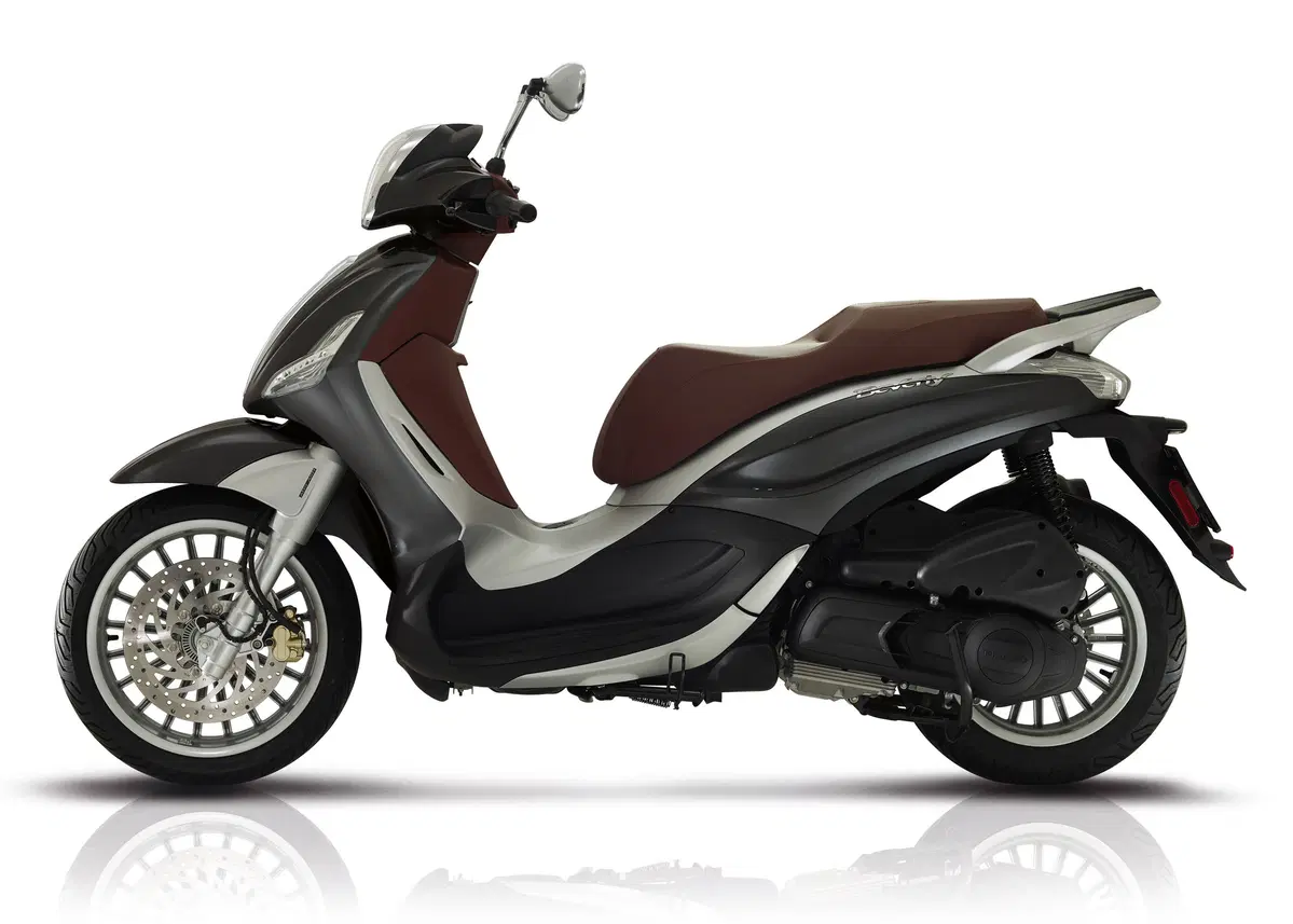 Piaggio Beverly: ora Euro 4, ABS e ASR di serie e nuovi colori (16)