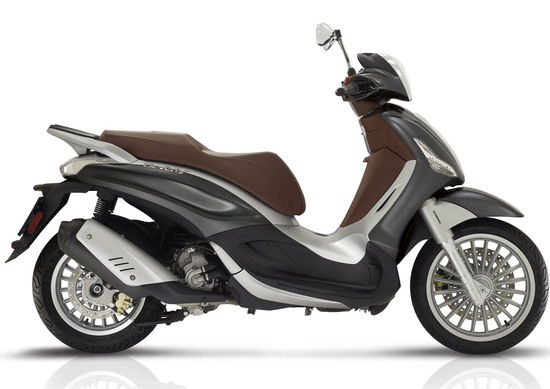 Piaggio Beverly: Euro 4, ABS e ASR di serie e nuovi colori