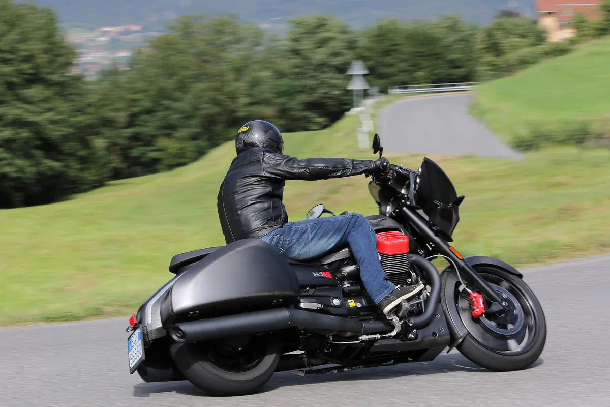 Moto Guzzi MGX-21: test (9)