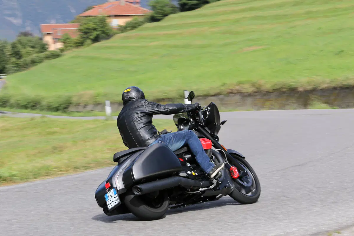 Moto Guzzi MGX-21: test (7)