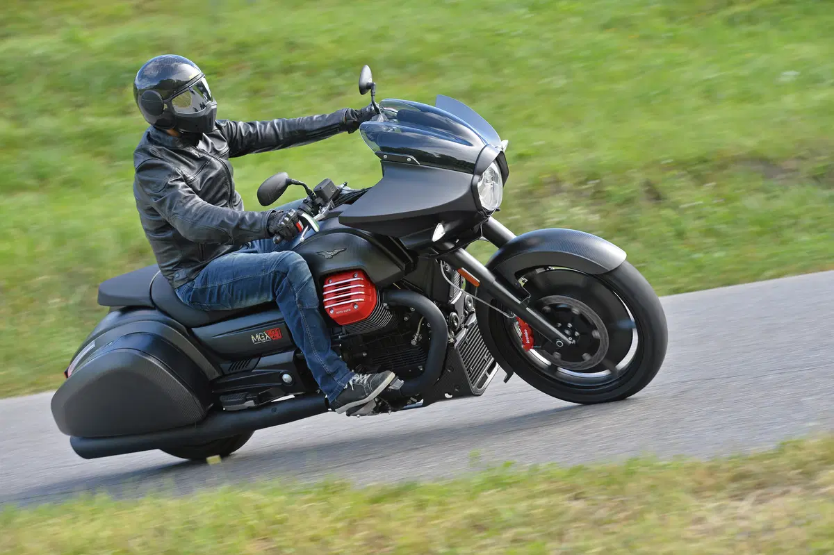 Moto Guzzi MGX-21: test (6)