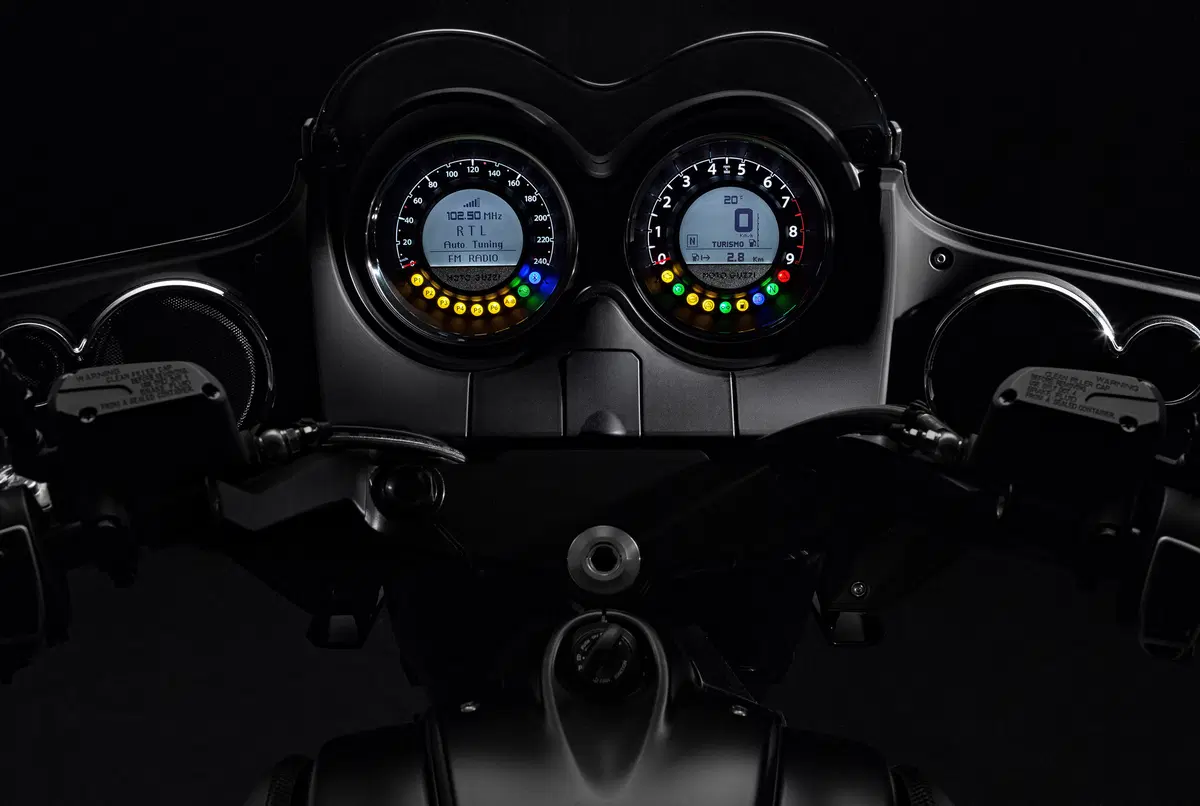 Moto Guzzi MGX-21: test (14)