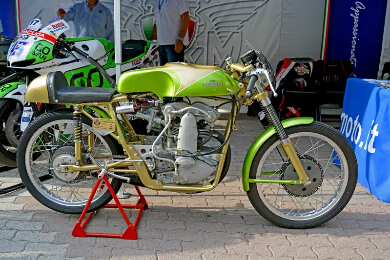 La Paton 125, nota anche come Mondial-Paton, &egrave; stata la prima moto da GP realizzata da Giuseppe Pattoni. &Egrave; stata condotta da Mike Hailwood nel Tourist Trophy del 1958 e ha vinto a Ospedaletti con Milani nel 1961