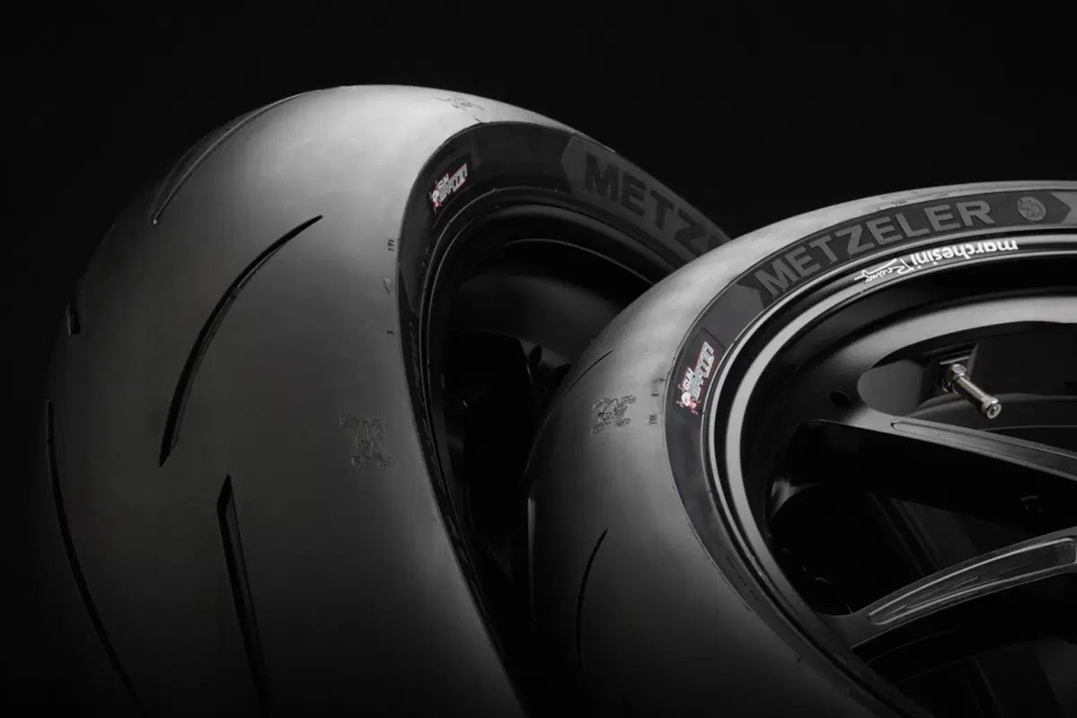 Metzeler Racetec RR Guy Martin Special Edition (4)