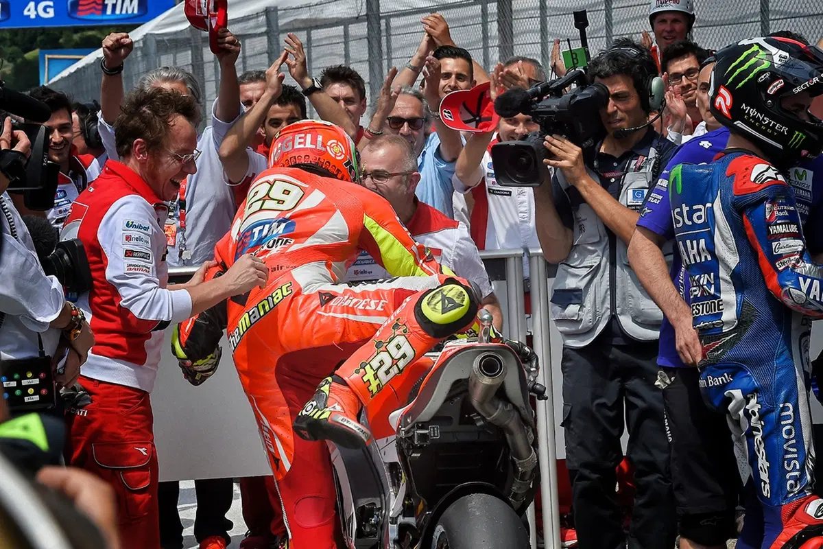 MotoGP 2015, Mugello. Le foto più belle del GP d'Italia (14)