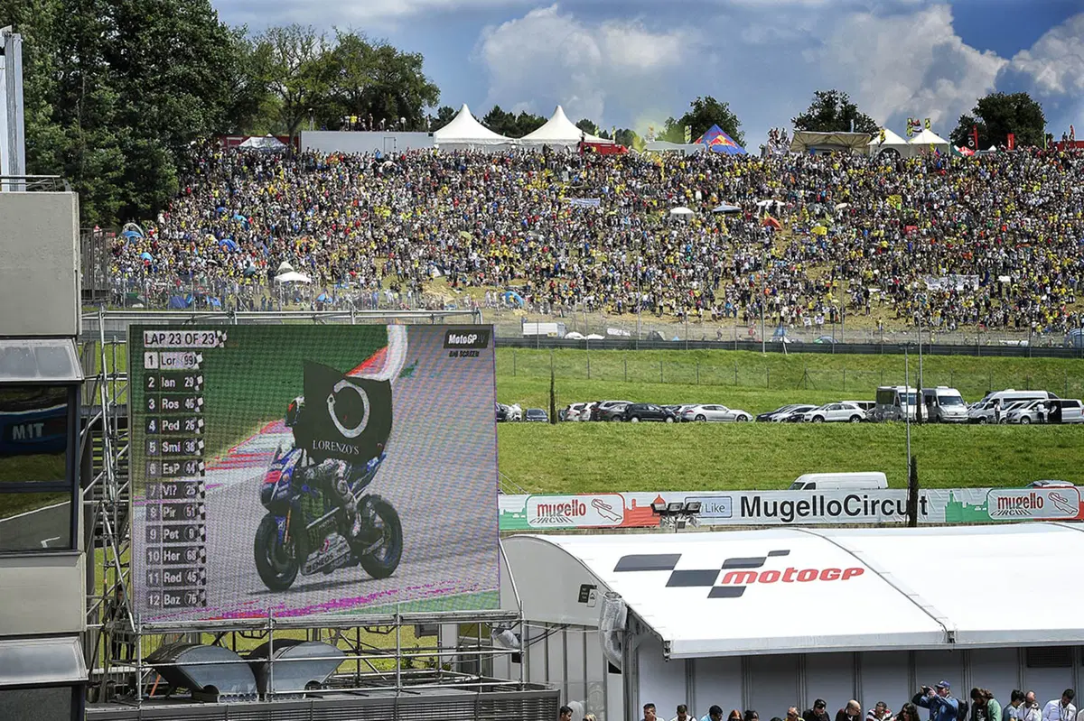 MotoGP 2015, Mugello. Le foto più belle del GP d'Italia (32)