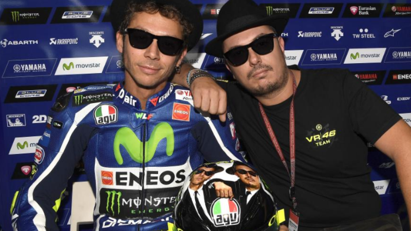 MotoGP 2016. Il casco speciale di Rossi &egrave; in versione Blues Brothers