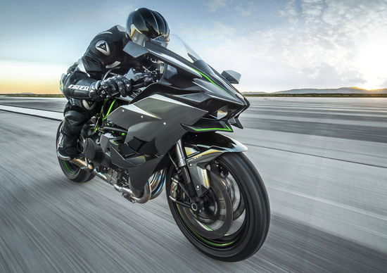 TT: Hillier, un giro del Mountain sulla Ninja H2R