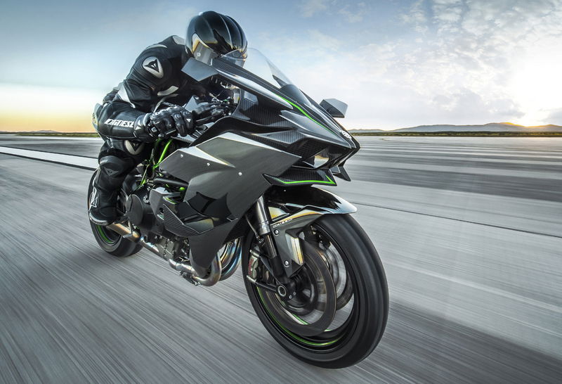 TT: Hillier, un giro del Mountain sulla Ninja H2R