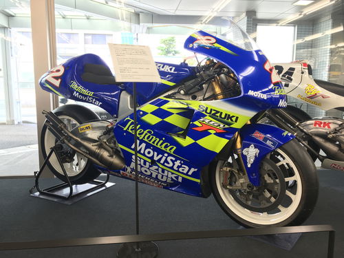 La Suzuki RGV 500 XR-80 che ha conquistato l'ultimo titolo iridato in 500 per la Casa di Hamamatsu, nel 2000 con Kenny Roberts