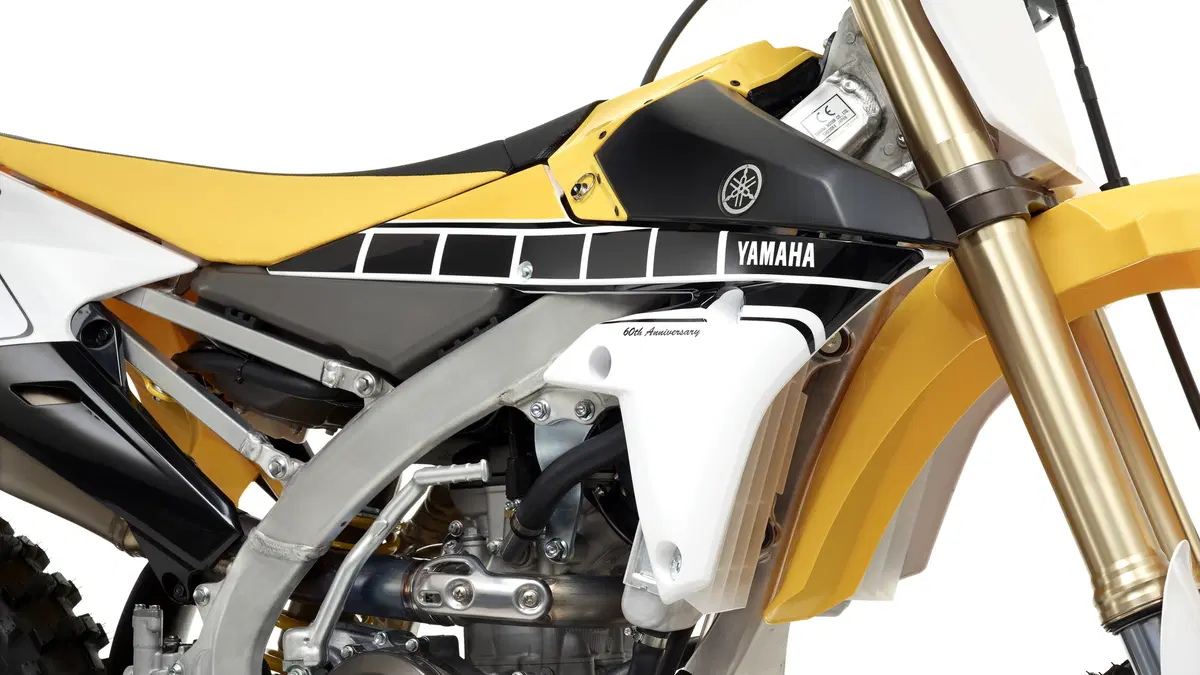 Yamaha YZ450F e YZ250F 2016 (8)