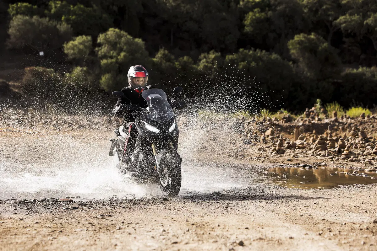 Honda X-ADV ad EICMA 2016  (3)