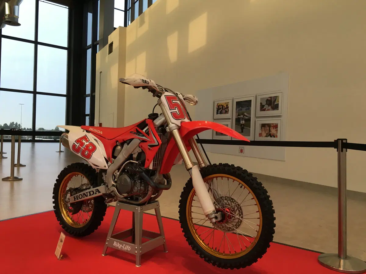 La SIC58 Squadra Corse arriva a il Centro di Arese  (2)