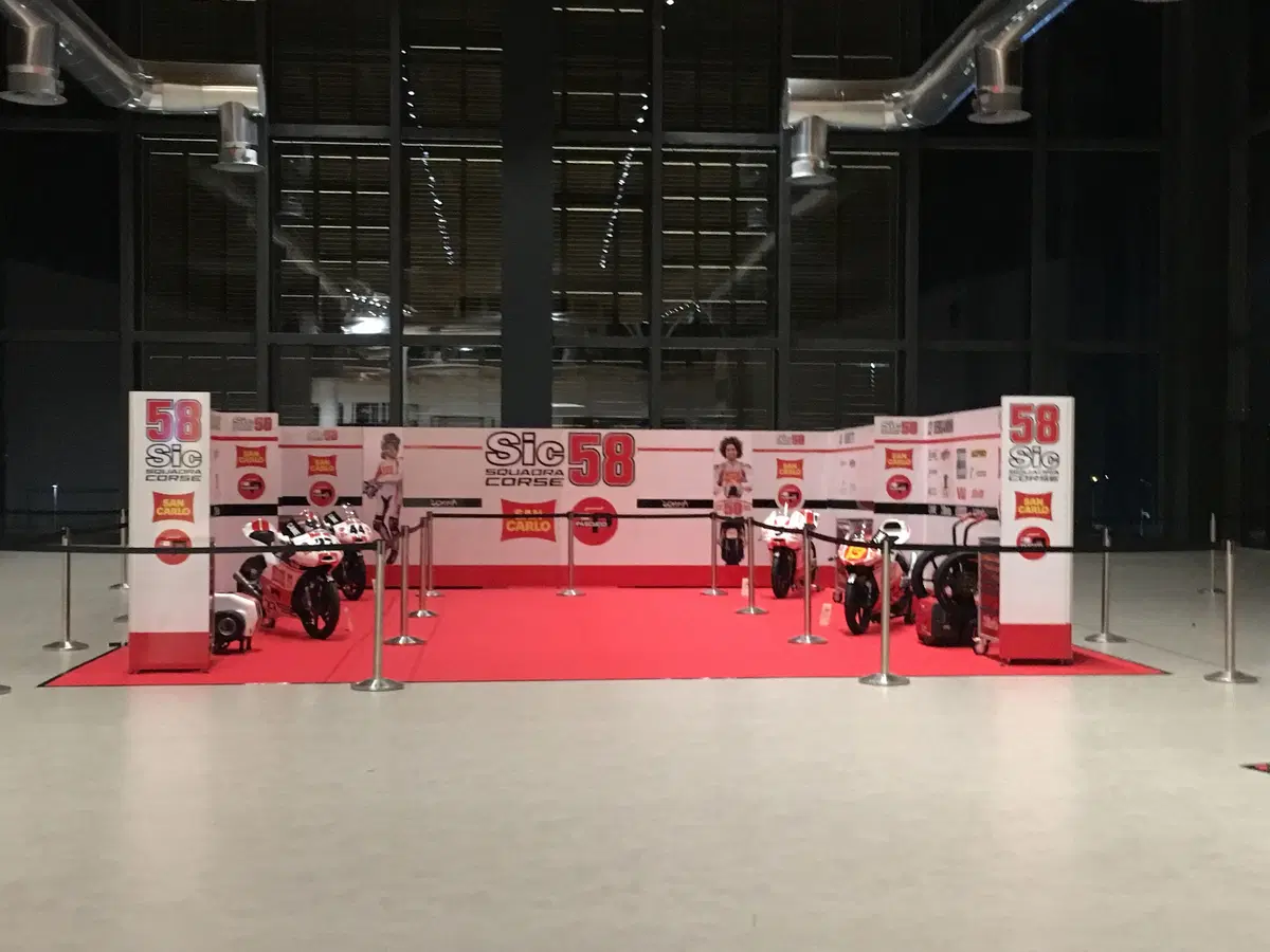 La SIC58 Squadra Corse arriva a il Centro di Arese  (6)