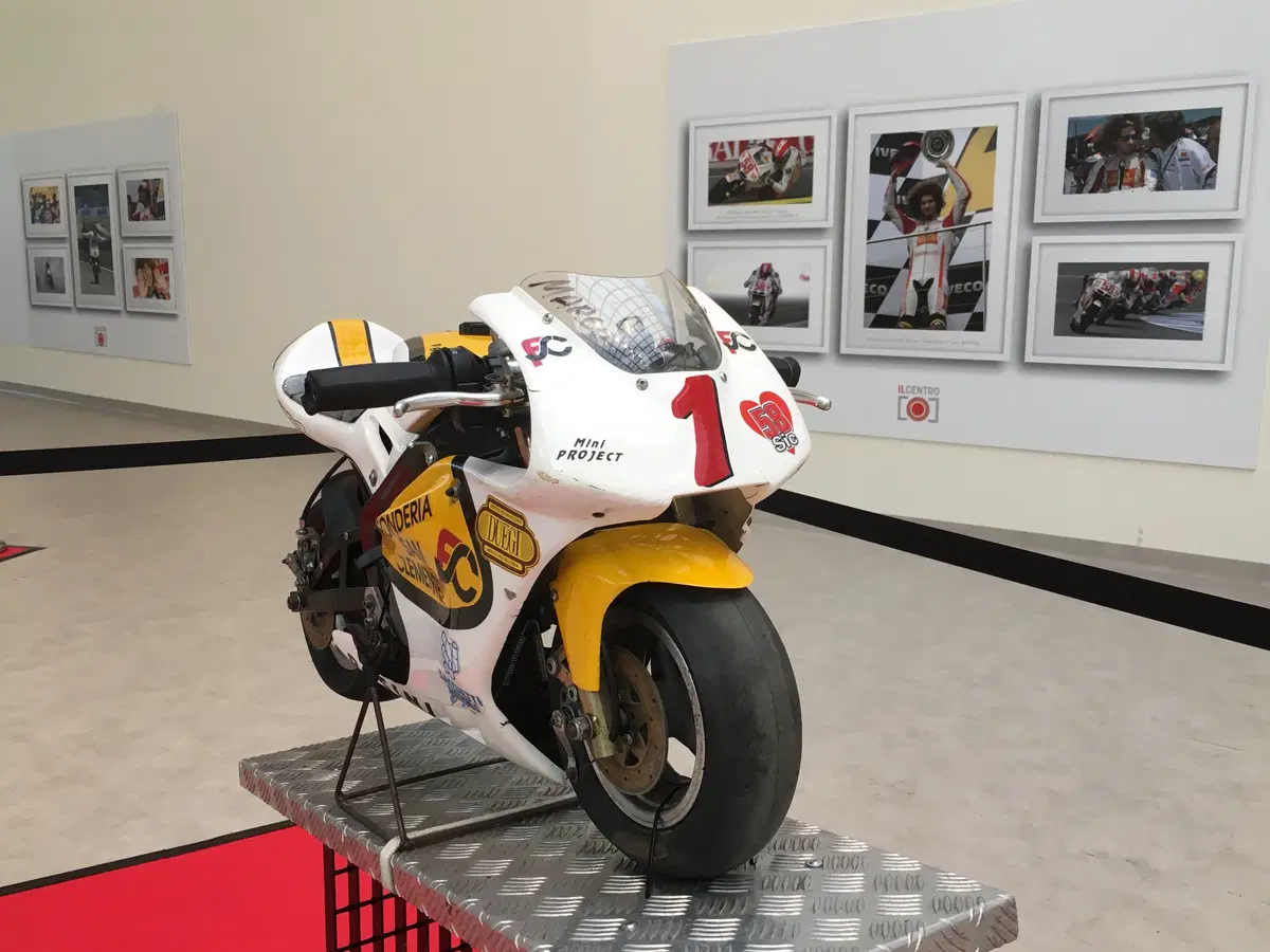 La SIC58 Squadra Corse arriva a il Centro di Arese  (7)