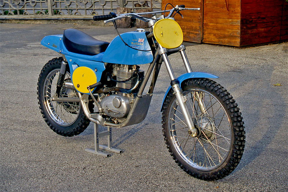 Per molti anni le moto dei fratelli Rickman sono state importanti protagoniste sia in campo stradale che in campo crossistico. Questa è una rara Metisse BSA con motore B 44 dotato di kit di trasformazione che ne porta la cilindrata a 490 cm3