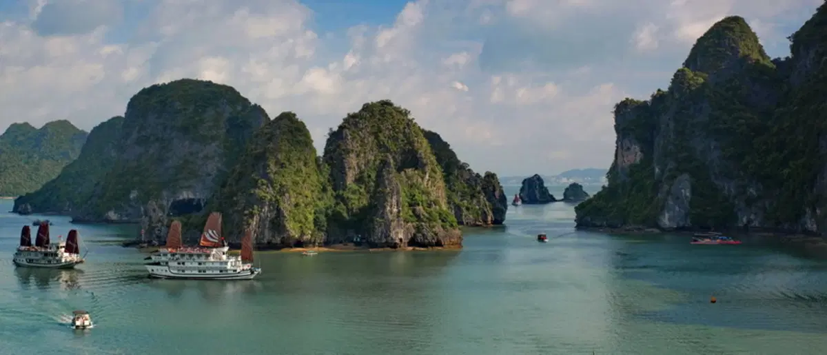 Planet Explorer 7 in Vietnam. Day 2, Ha Long Bay