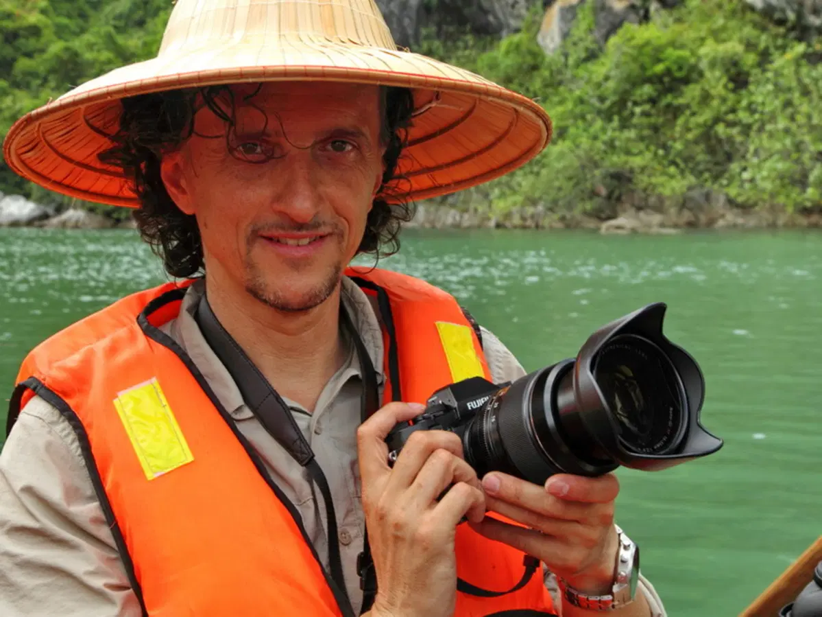 Planet Explorer 7 in Vietnam. Day 2, Ha Long Bay (2)
