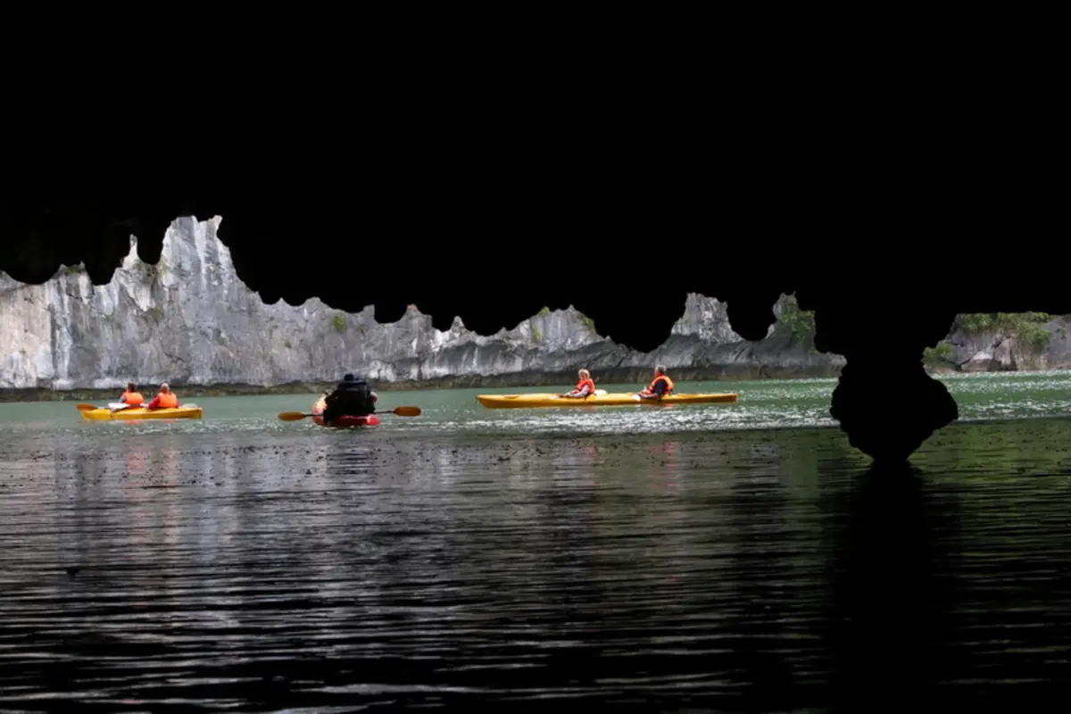 Planet Explorer 7 in Vietnam. Day 2, Ha Long Bay (6)