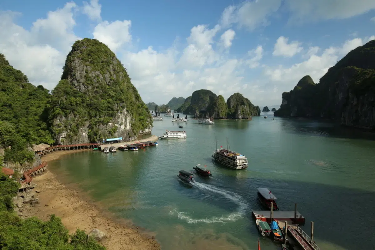 Planet Explorer 7 in Vietnam. Day 2, Ha Long Bay (11)