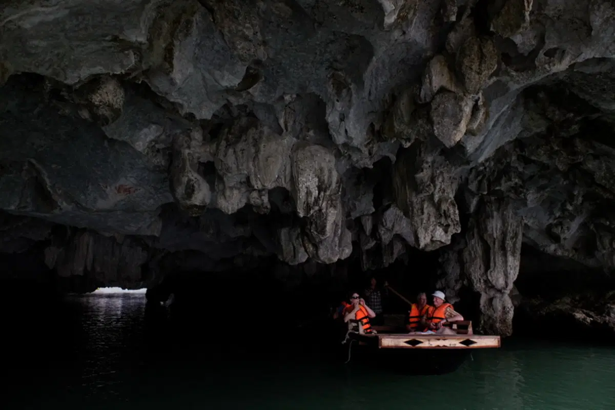 Planet Explorer 7 in Vietnam. Day 2, Ha Long Bay (13)