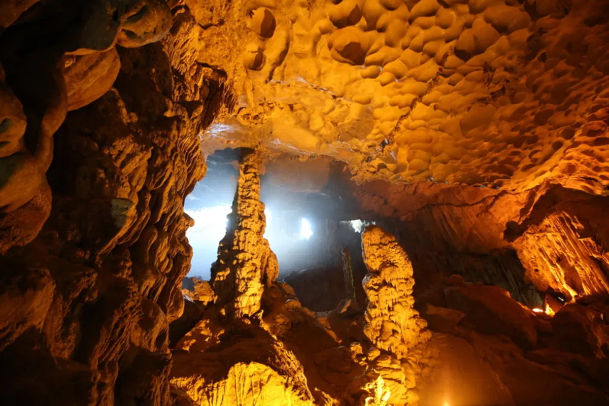 Planet Explorer 7 in Vietnam. Day 2, Ha Long Bay (14)