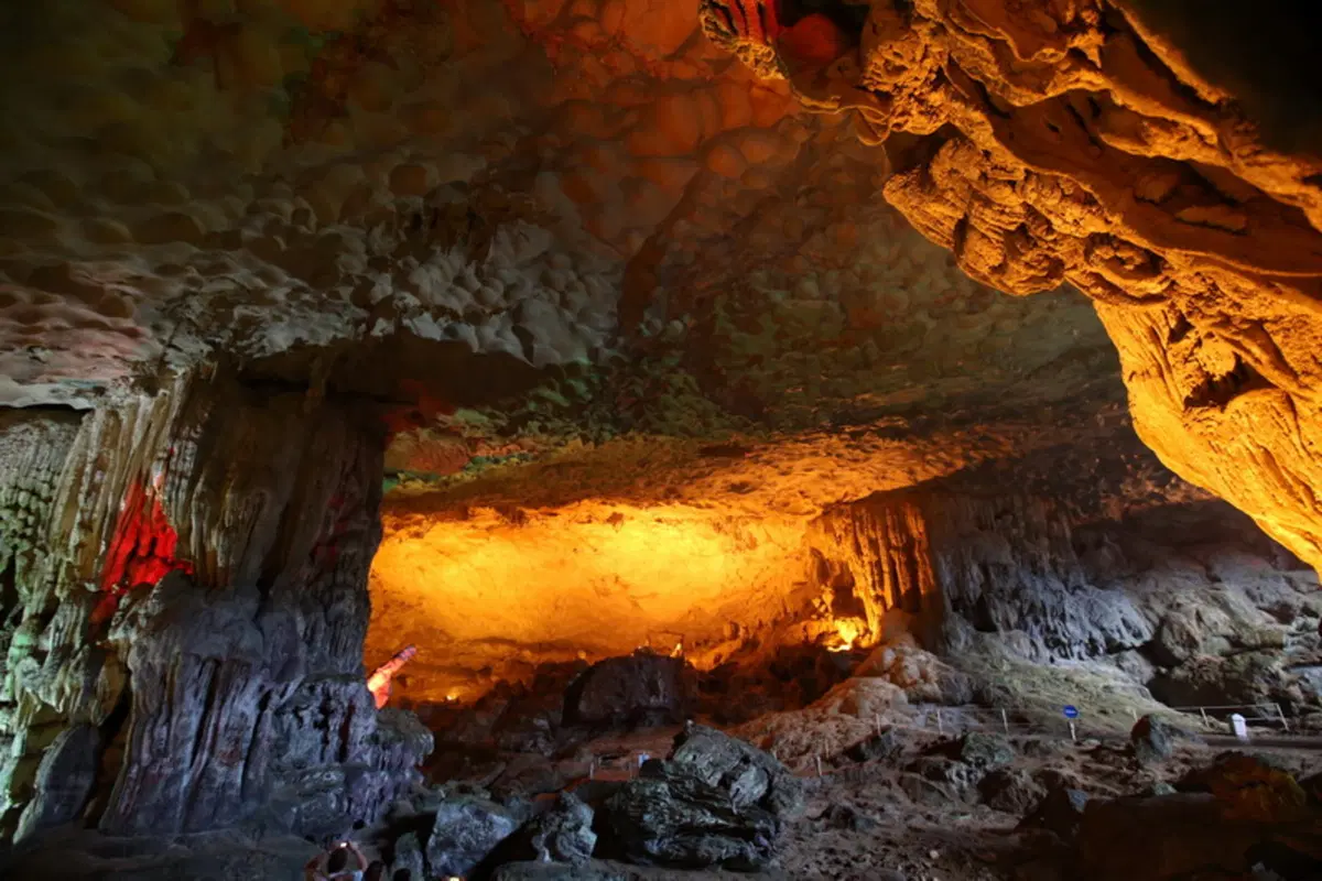 Planet Explorer 7 in Vietnam. Day 2, Ha Long Bay (16)