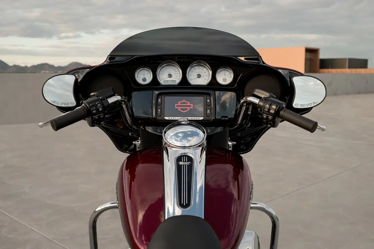 Harley-Davidson Touring 107 Street Glide (2017 - 19) - FLHX (8)