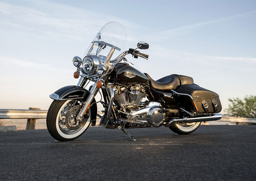 Harley-Davidson 107 Road King Classic (2017 - 18) - FLHRC (2)