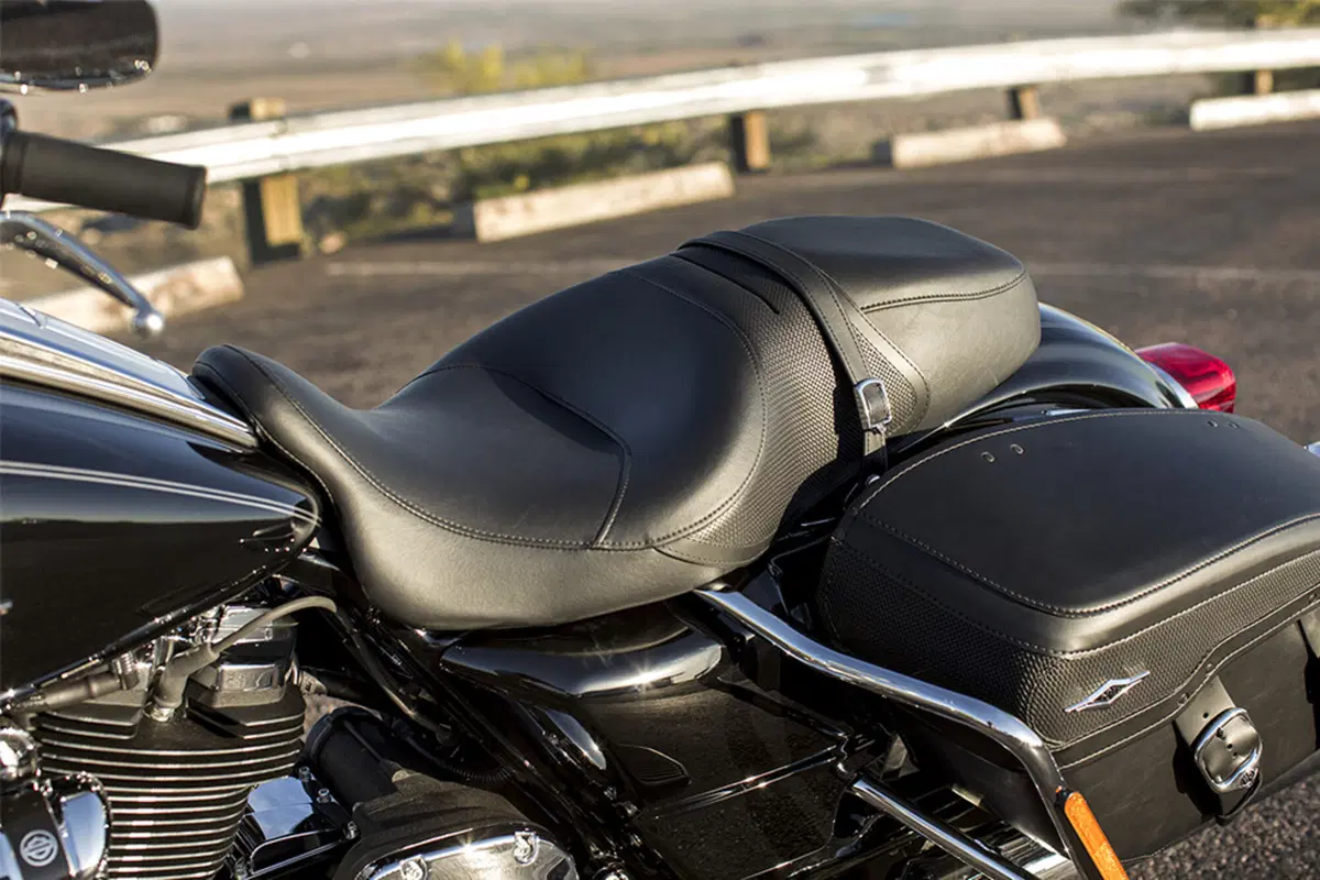 Harley-Davidson Touring 107 Road King Classic (2017 - 18) - FLHRC (6)