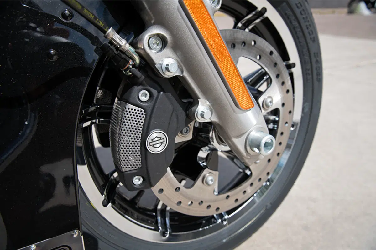 Harley-Davidson Touring 1690 Electra Glide Ultra Limited (2016) - FLHTK (8)