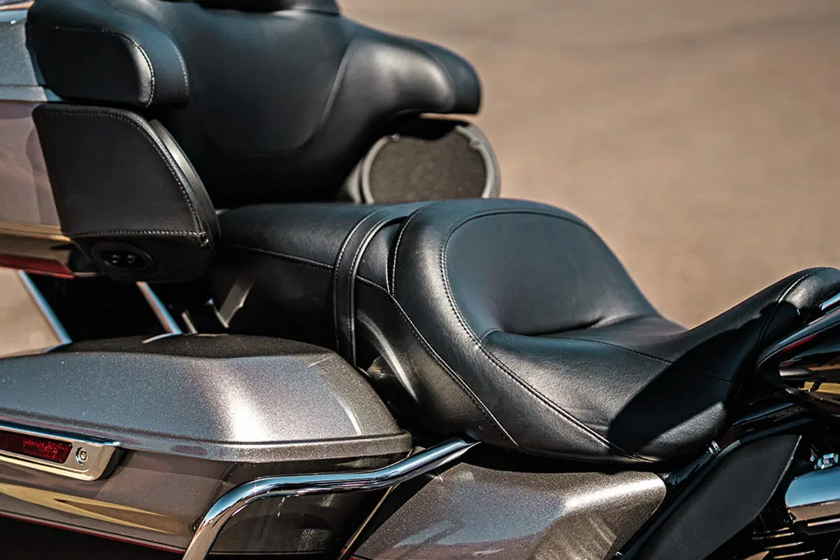 Harley-Davidson Touring 107 Road Glide Ultra (2016) - FLRTU (4)