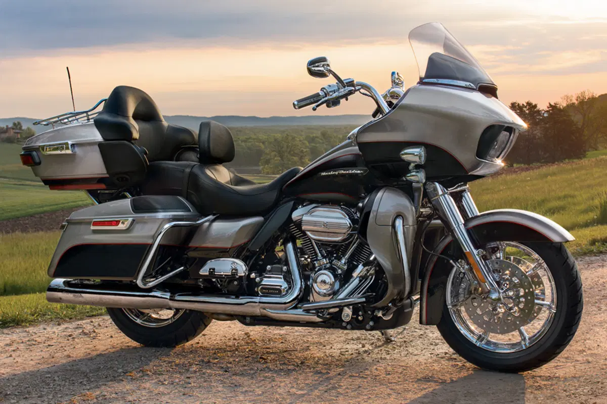 Harley-Davidson Touring 107 Road Glide Ultra (2016) - FLRTU (2)