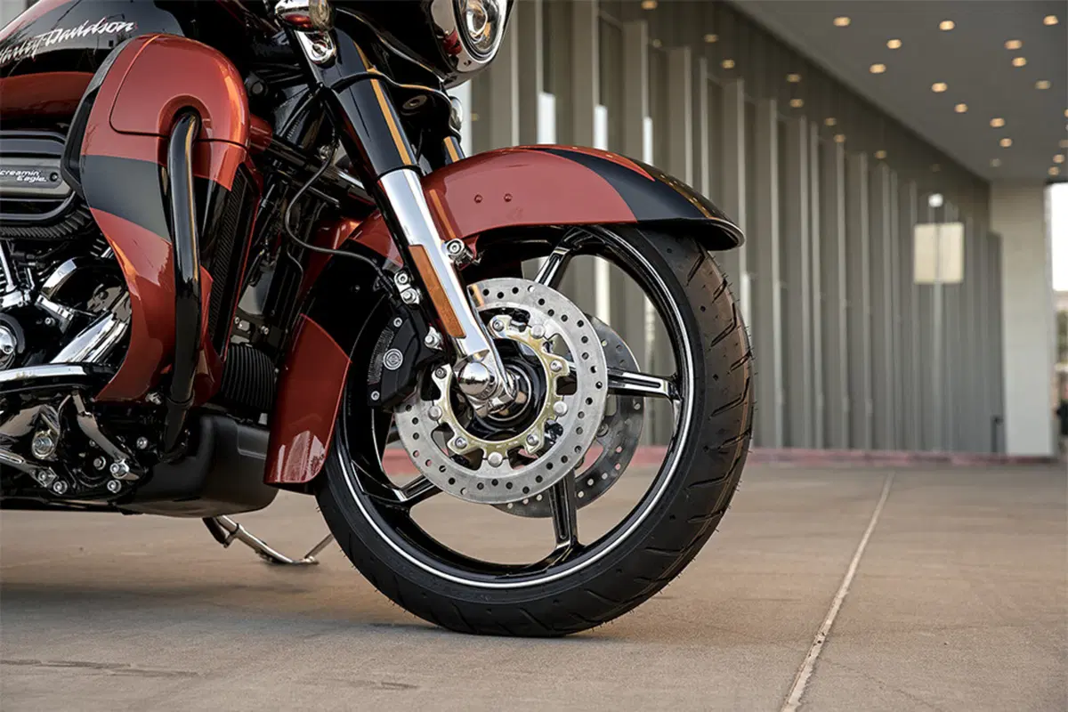 Harley-Davidson CVO - Custom Vehicle Operations 117 Street Glide (2018 - 20) - FLHXSE (13)