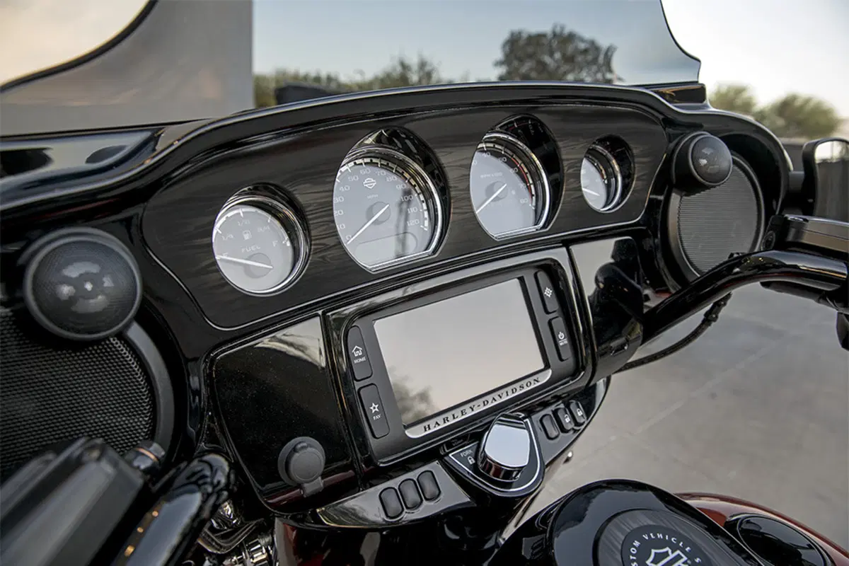 Harley-Davidson CVO - Custom Vehicle Operations 117 Street Glide (2018 - 20) - FLHXSE (10)