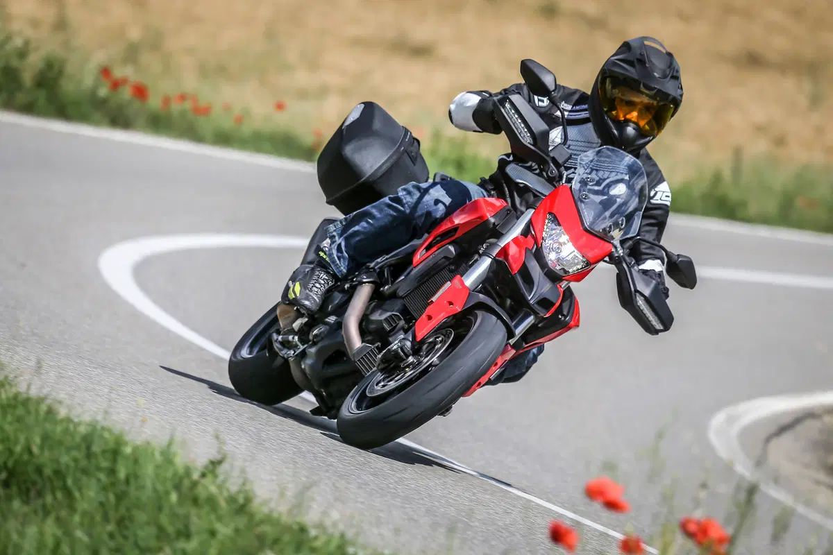 Ducati Hyperstrada 939 (2)