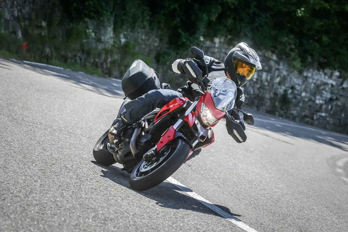 Ducati Hyperstrada 939 (3)