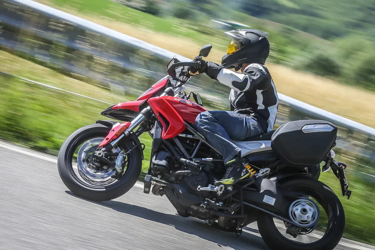 Ducati Hyperstrada 939 (5)