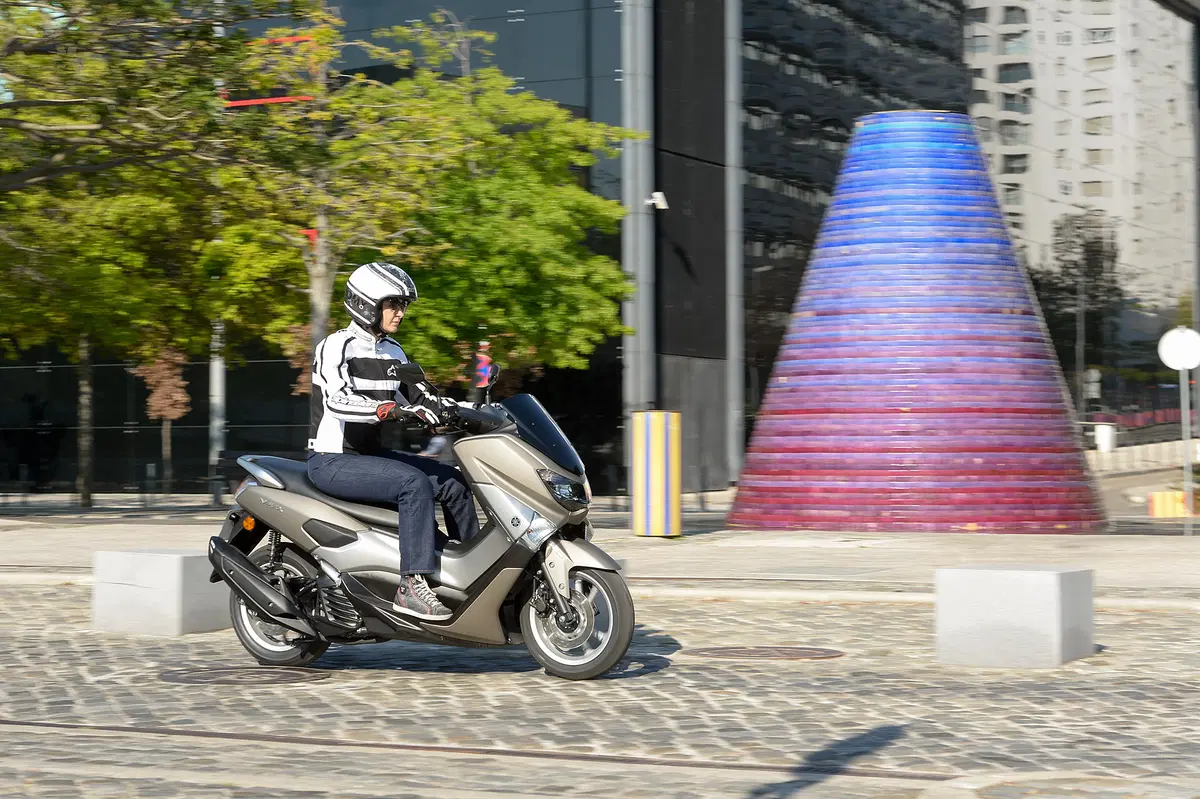 Yamaha NMAX 125 (5)