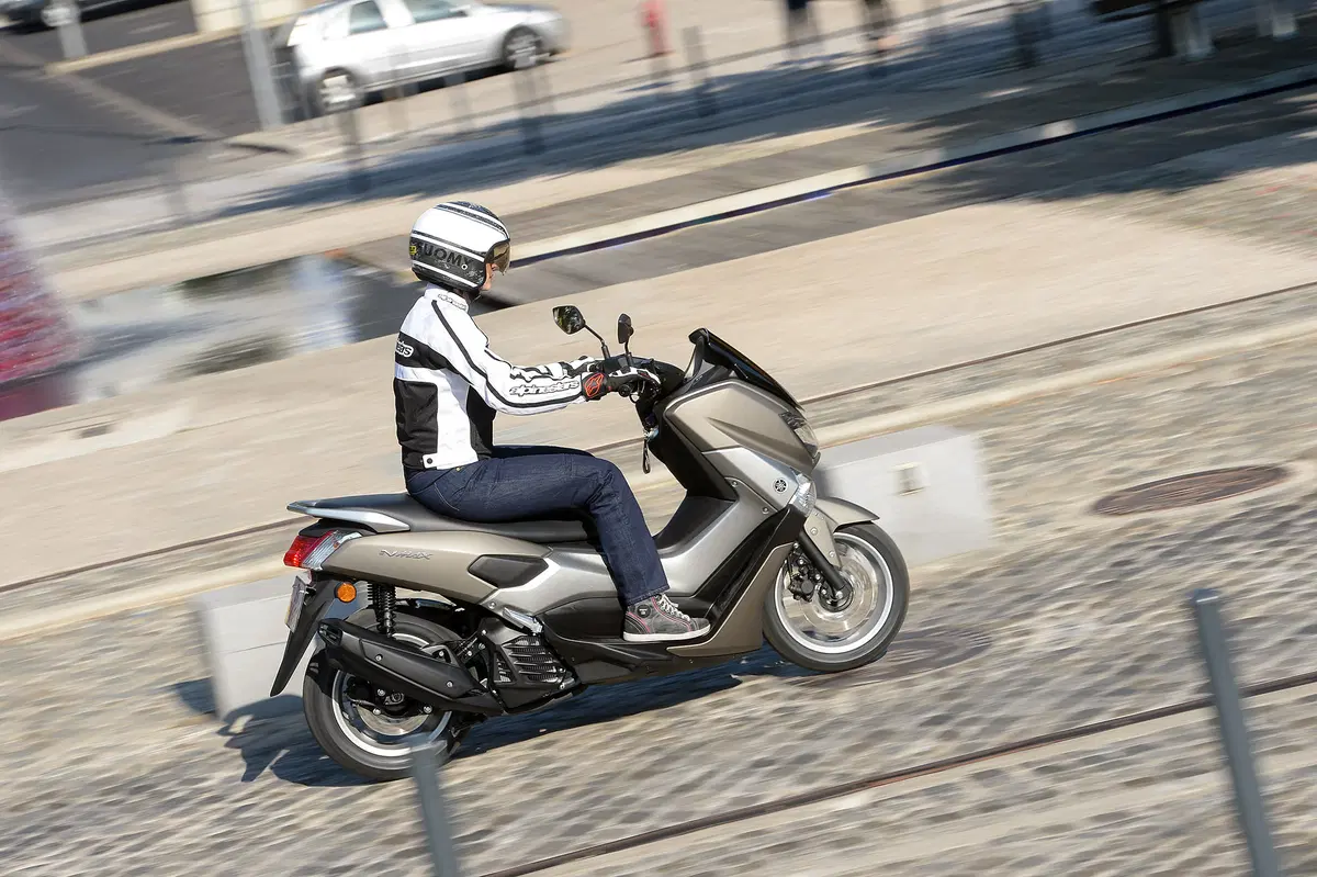 Yamaha NMAX 125 (4)