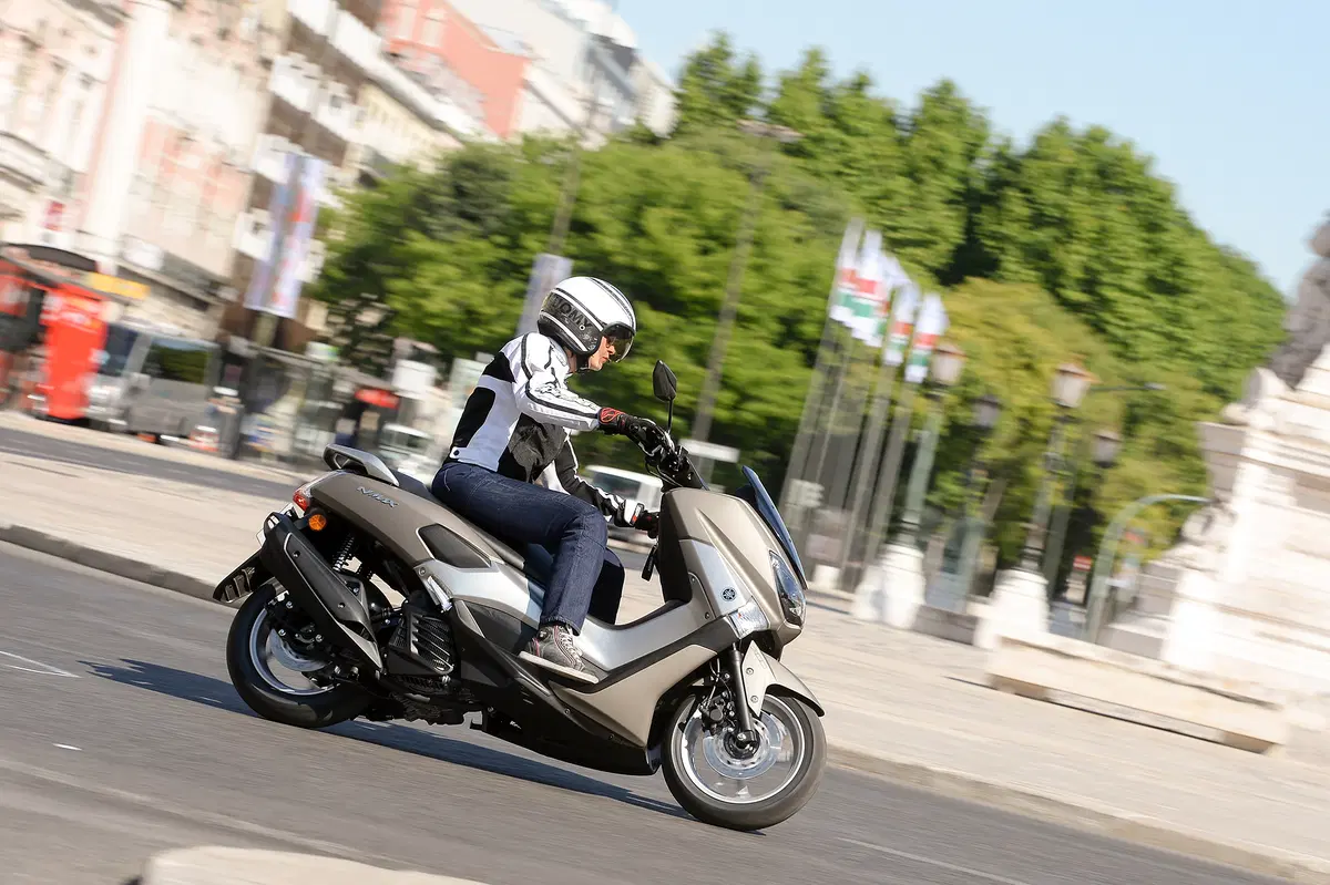 Yamaha NMAX 125 (8)