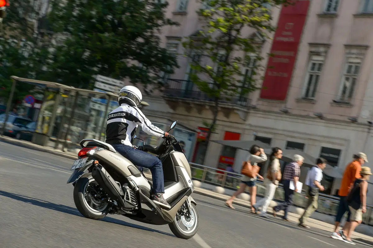 Yamaha NMAX 125 (9)
